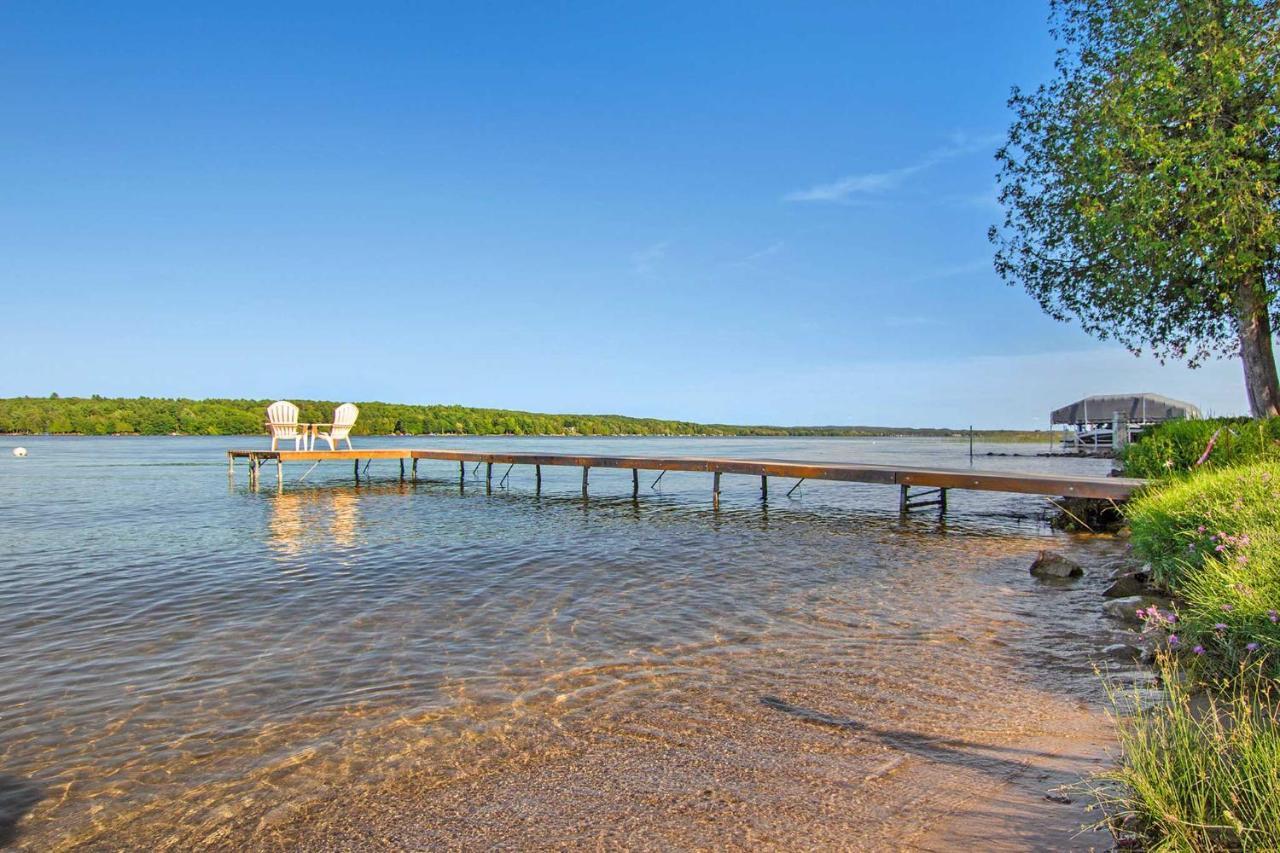 East Jordan Vacation Rental On Lake Charlevoix! Exterior photo