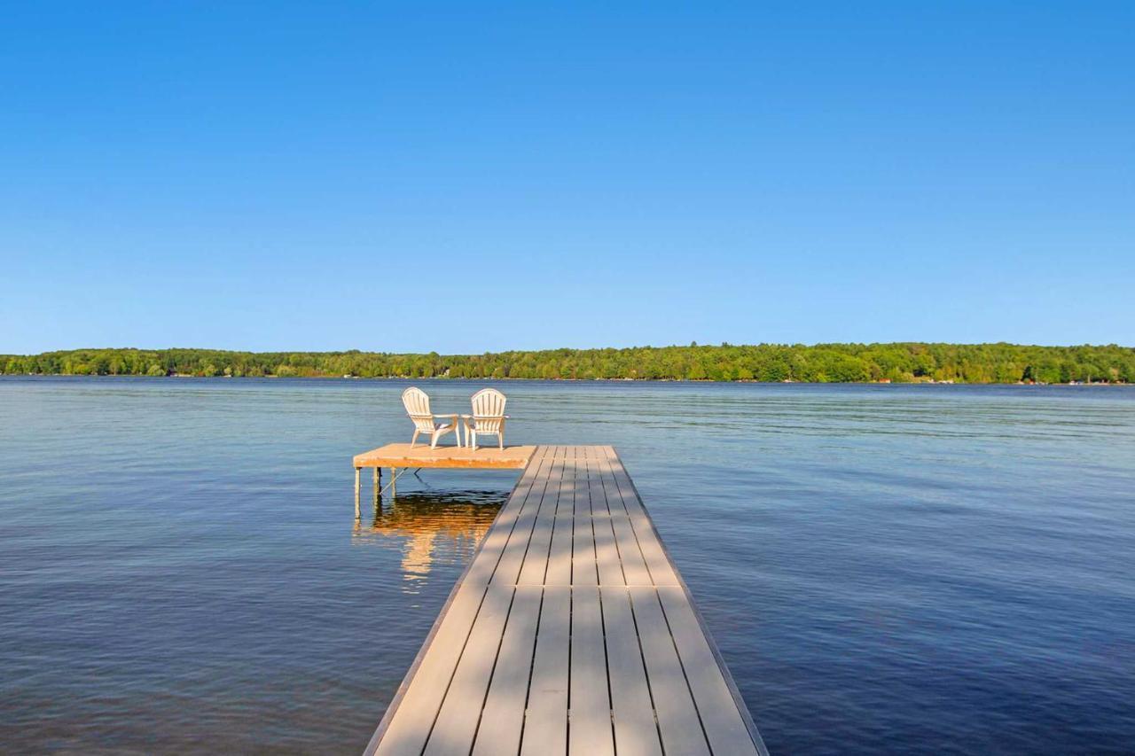 East Jordan Vacation Rental On Lake Charlevoix! Exterior photo