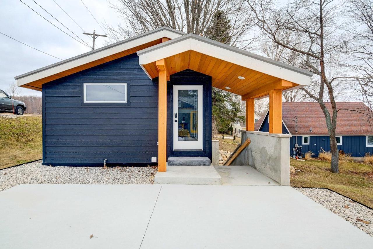 East Jordan Vacation Rental On Lake Charlevoix! Exterior photo